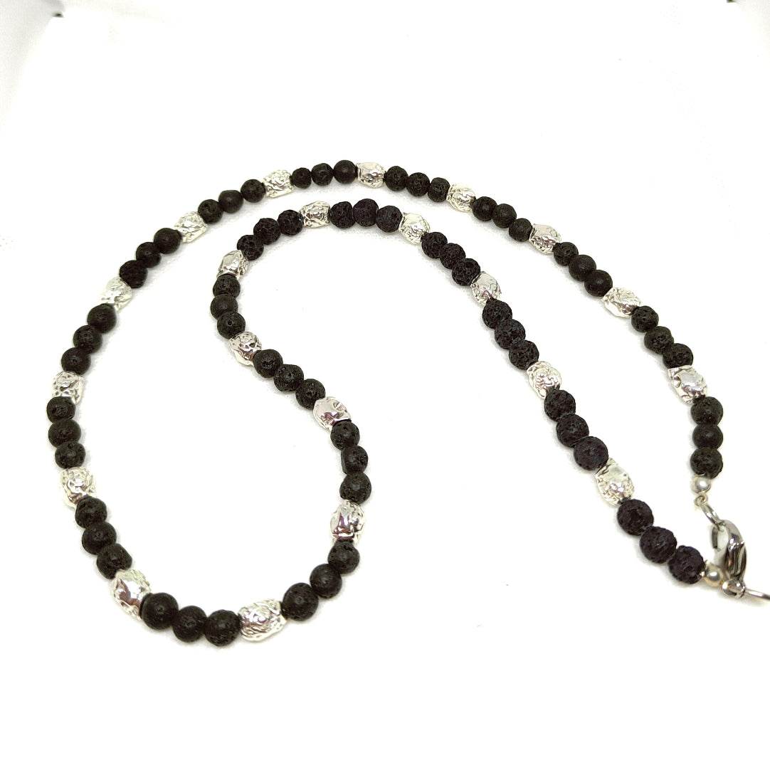 Collar calaveras y bolas negras - Evam Joies