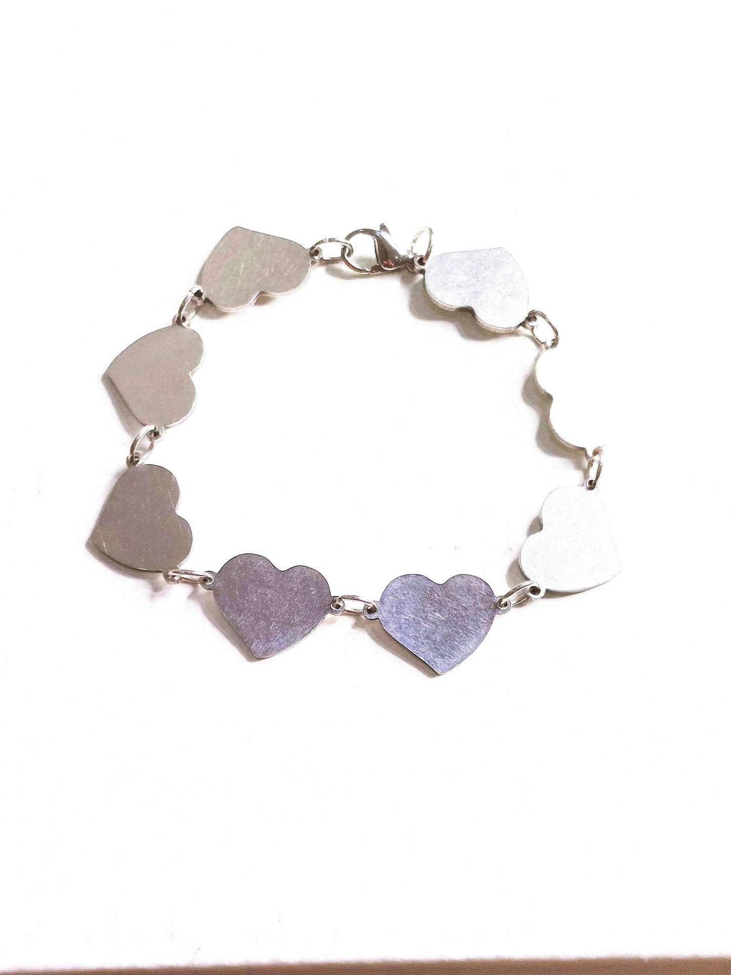 Pulsera de 8 corazones de acero planos de 1 cms. unidos con anillas