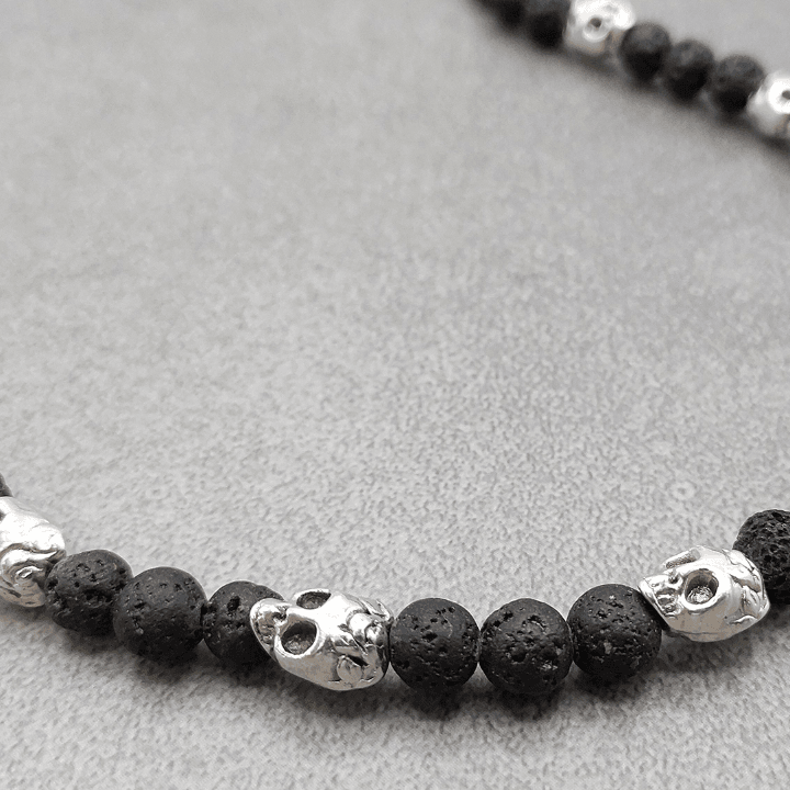 Collar calaveras y bolas negras - Evam Joies
