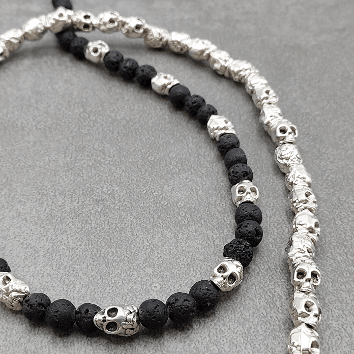 Collar calaveras y bolas negras - Evam Joies
