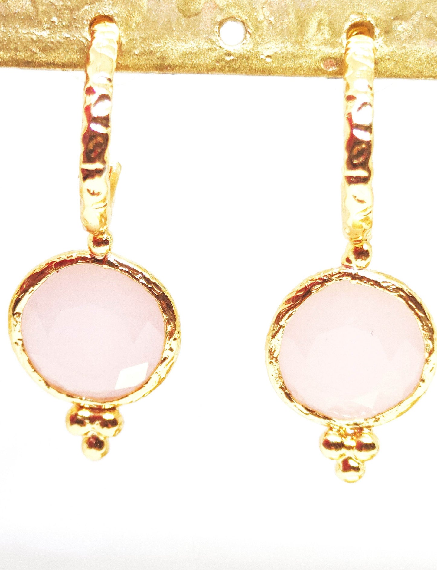 Pendientes aro dorado y cuarzo rosa - Evam Joies