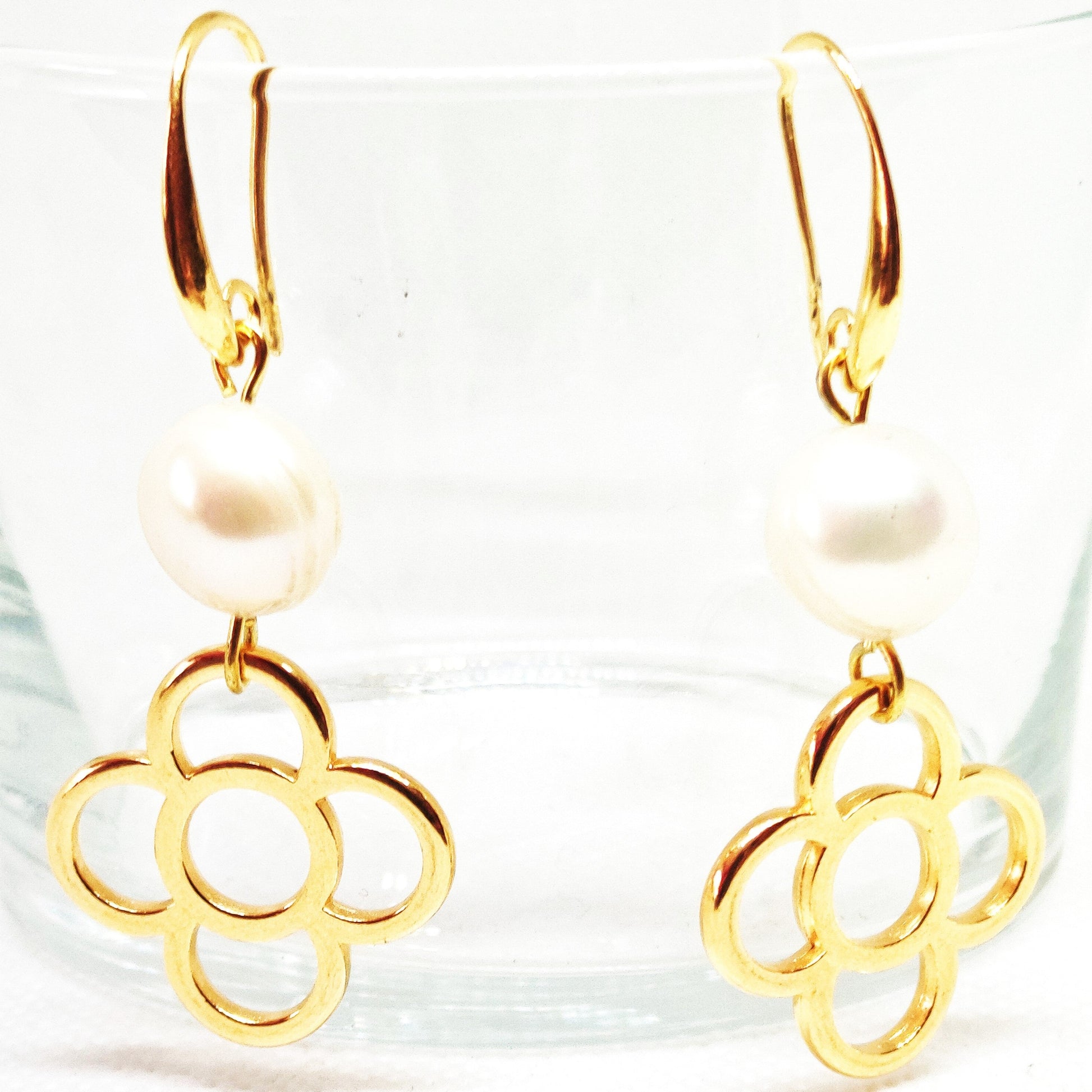 Pendientes flor dorada de Bcn con perlas 