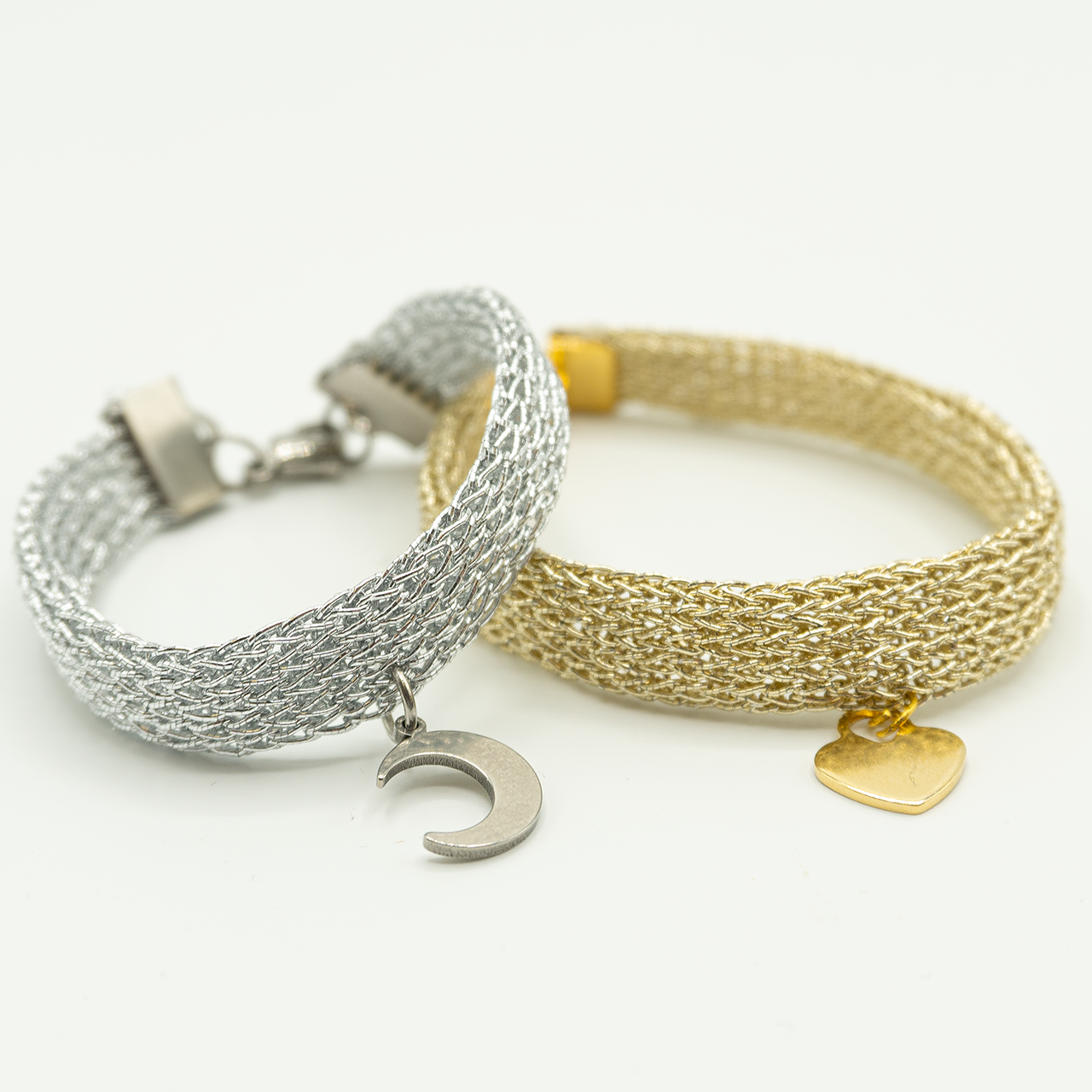 Pulseras malla, en dorado con corazón y en plateado co luna