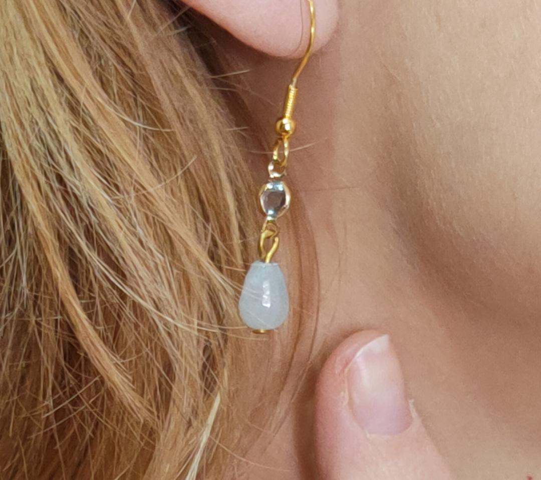 Pendientes largos de gancho dorado , más cristal azul, más gota de piedra de ágata azul celeste