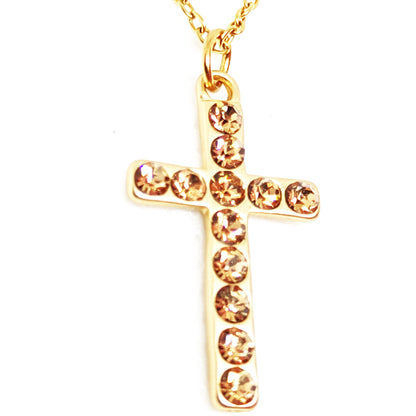cruz de cerca del collar cruz brillante dorada