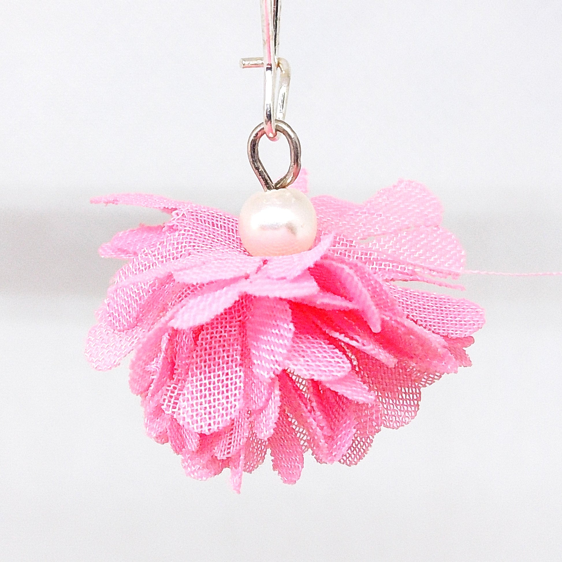 Pendiente de flor rosa y perla