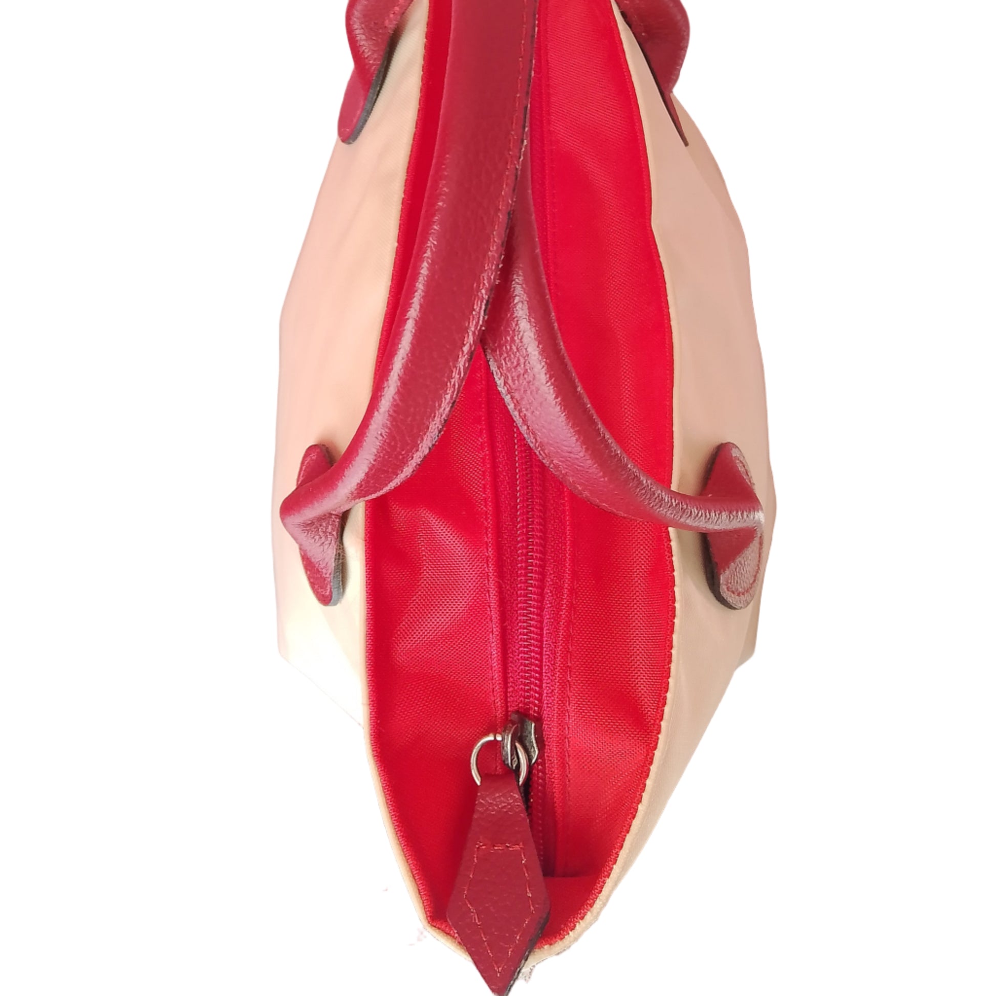 bolso crudo y rojo desde arriba