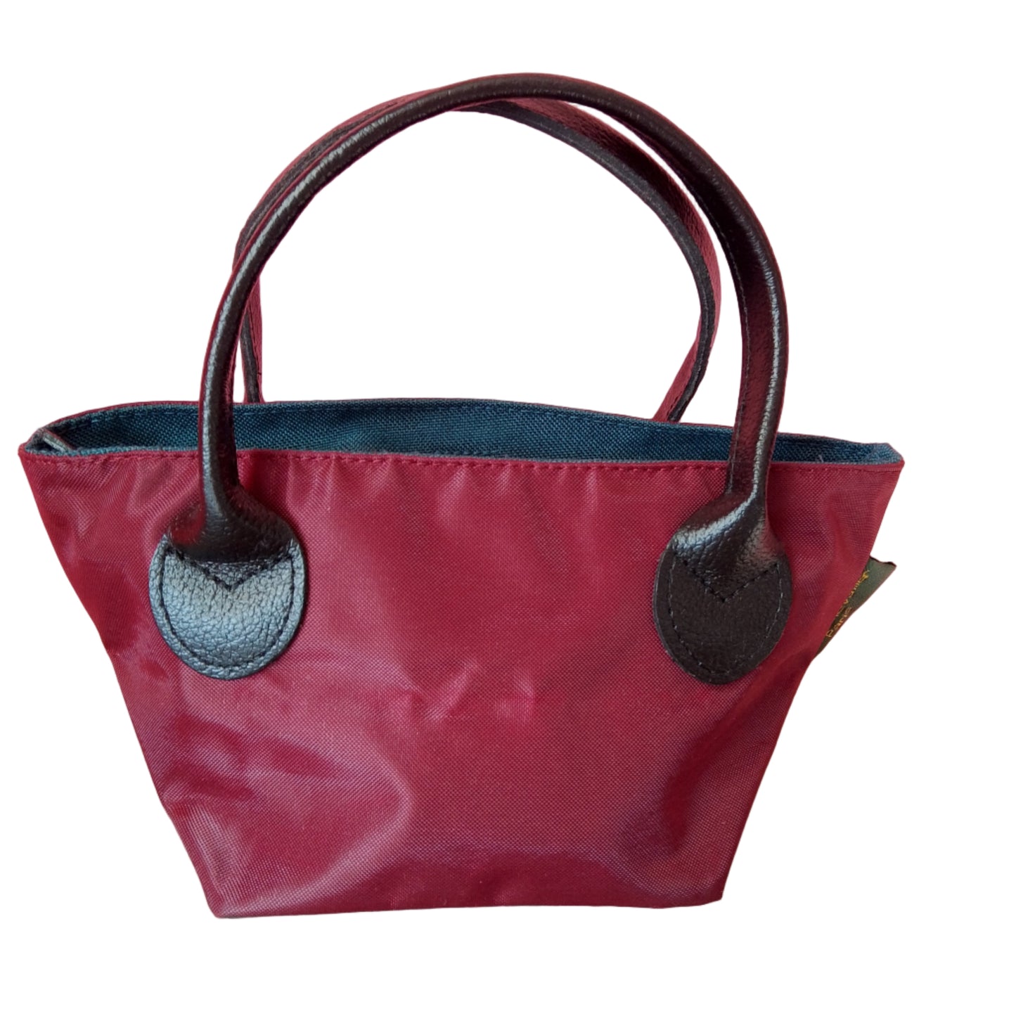 bolso de nylon granate con asas de color negro visto de lado