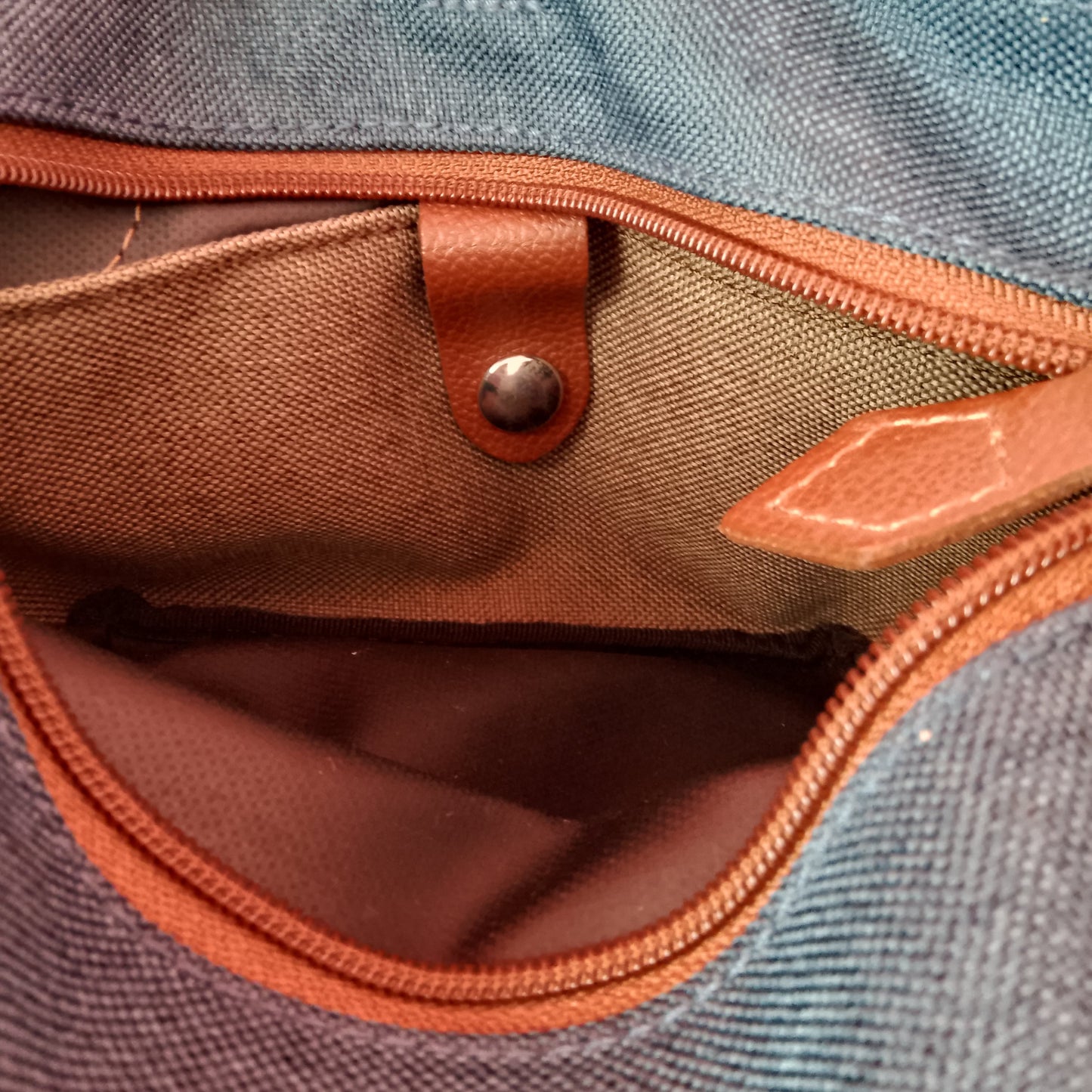 bolsillo interior del bolso loneta verde y azul