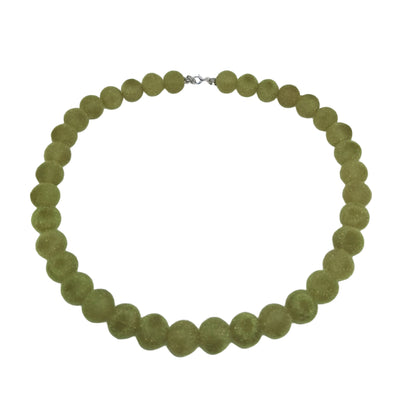 Collar de bolas verdes visto de arriba