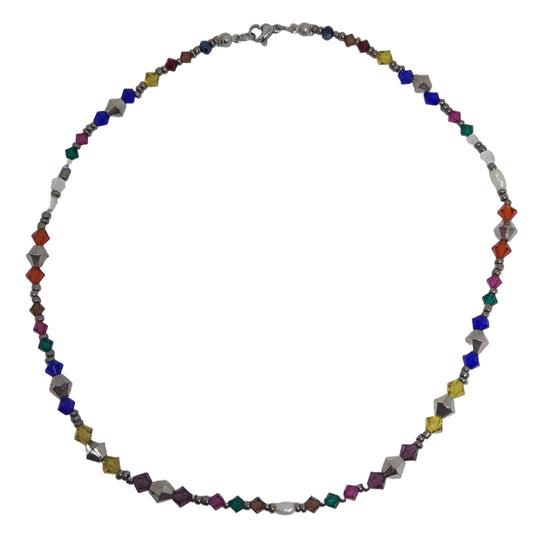 collar con cristales de colores  de frente