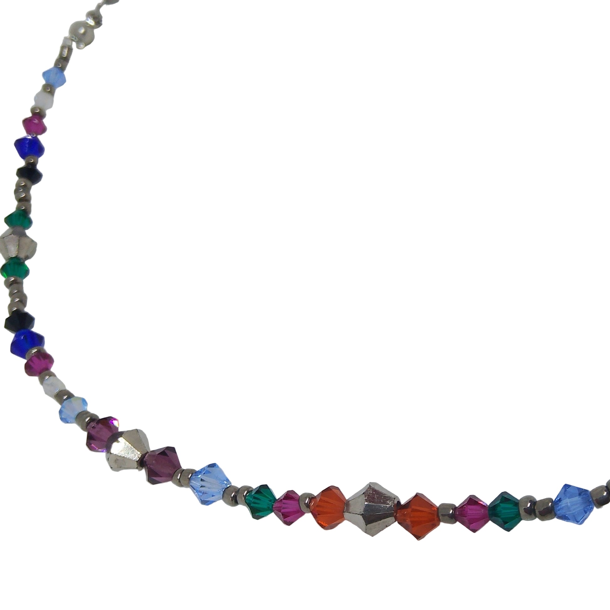 Parte de collar de mujer elaborado con cuentas facetadas multicolor