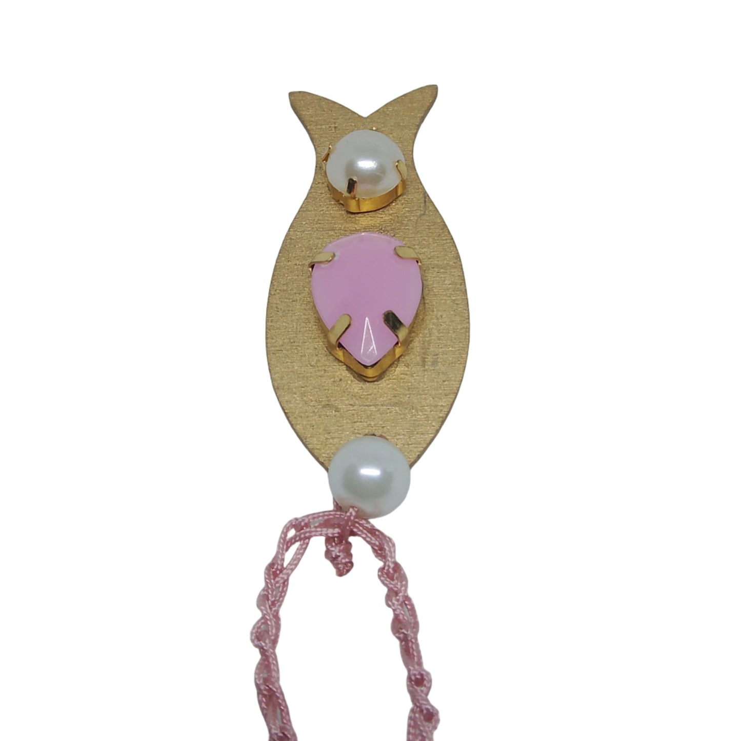 Pieza de collar en forma de pez de color dorado con piedras de bisutería con pieza rosa y perla, viso al revés