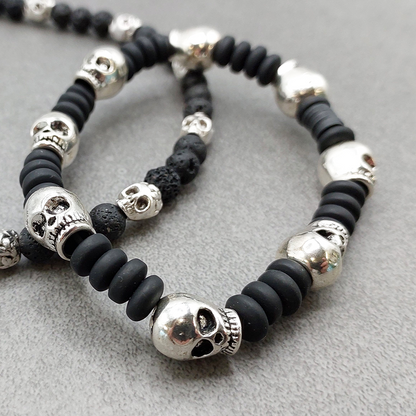 Pulsera mujer calaveras con fondo de collar hombre calaveras