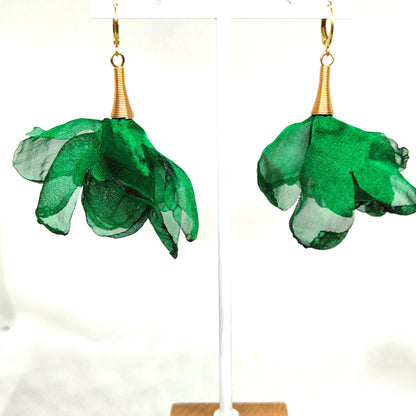 Pendientes de flor de seda de color verde