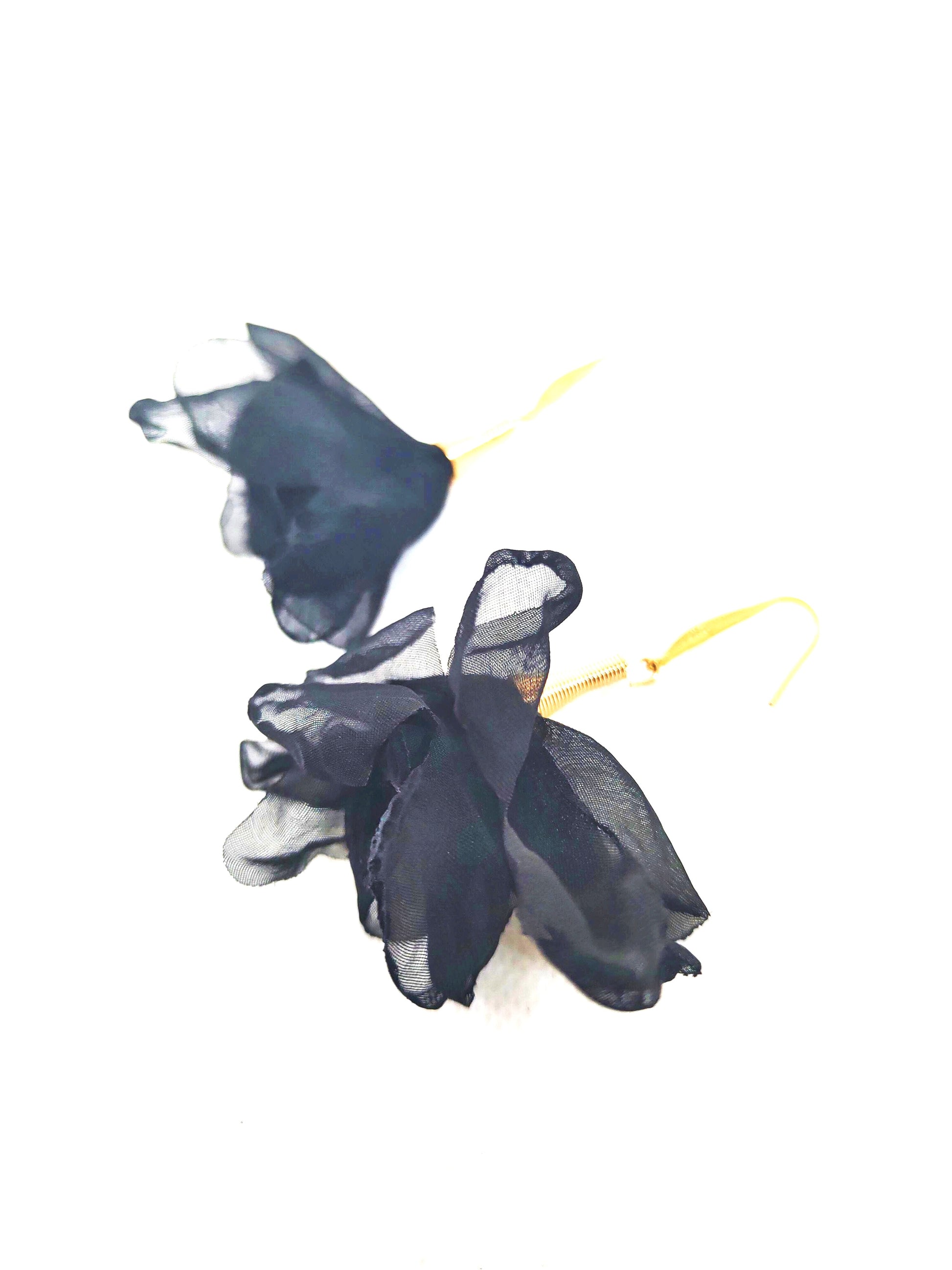 Pendientes flor de seda en color negro