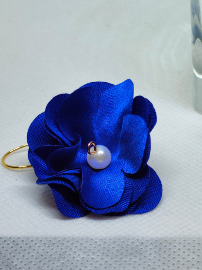 Pendientes flor de tela tipo geranio en color azul